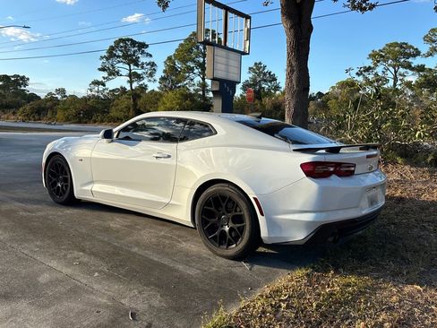 Used 2019 Chevrolet Camaro LT image 4