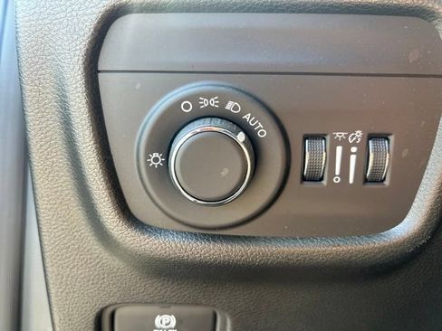 Used 2025 Jeep Grand Cherokee Laredo X w/ Luxury Tech Group I RWD image 14