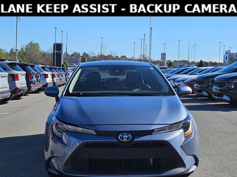 Used 2022 Toyota Corolla LE image 2