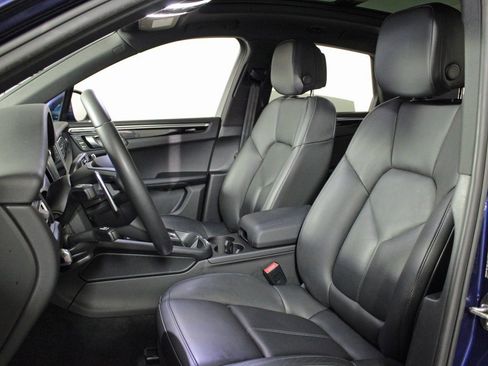 Used 2022 Porsche Macan w/ Premium Package Plus image 5