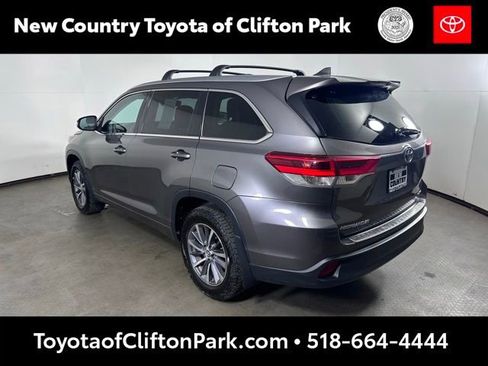 Used 2018 Toyota Highlander XLE AWD/4WD image 5