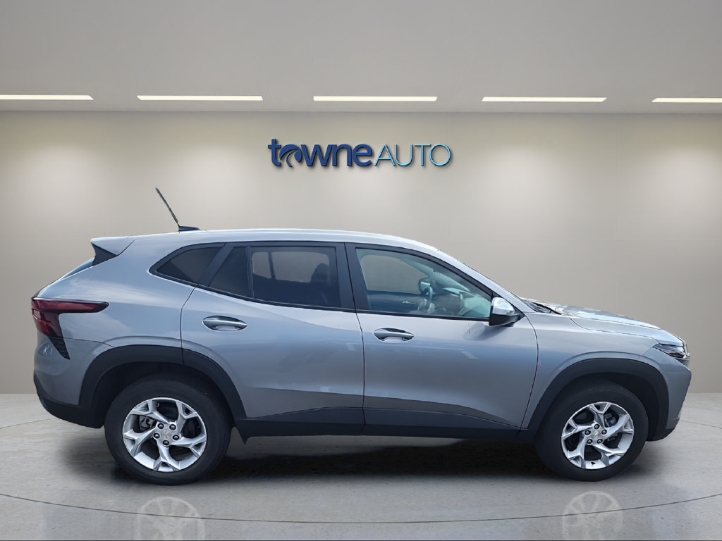 Used 2024 Chevrolet Trax LS w/ LS Convenience Package FWD image 6