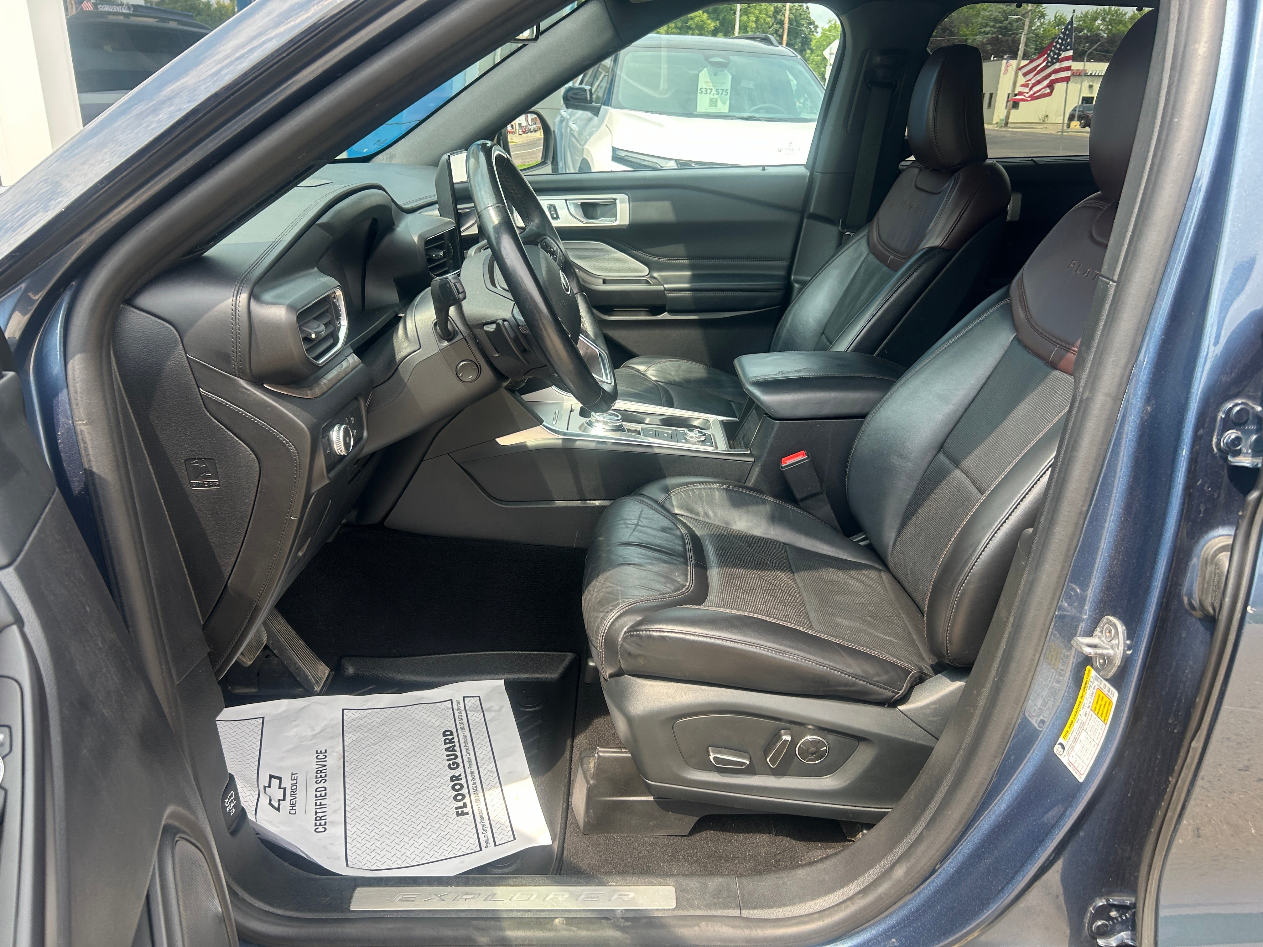 Used 2020 Ford Explorer Platinum w/ Premium Technology Package AWD/4WD image 15