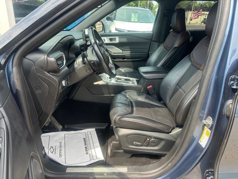 Used 2020 Ford Explorer Platinum w/ Premium Technology Package AWD/4WD image 15