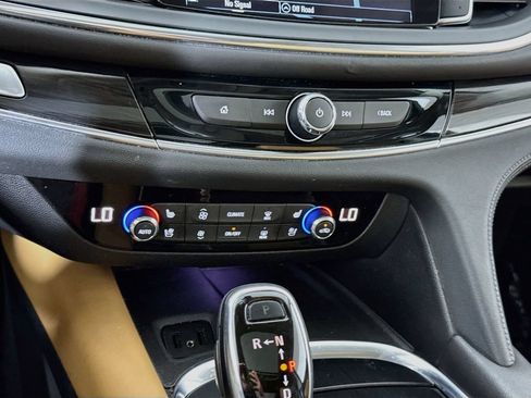 Used 2018 Buick Enclave Premium AWD/4WD image 8