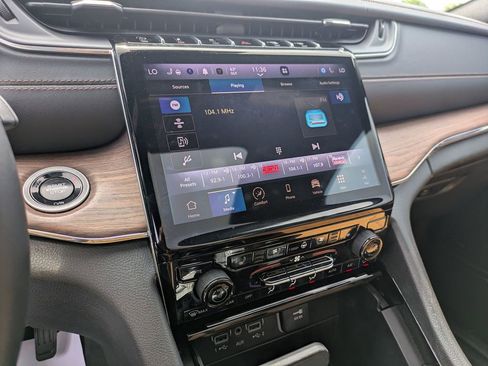 Used 2024 Jeep Grand Cherokee Summit image 22