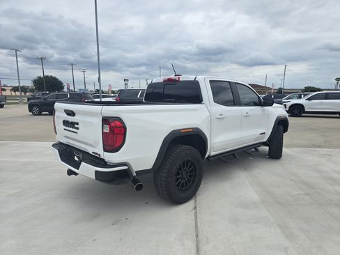 Used 2024 GMC Canyon AT4 AWD/4WD image 3