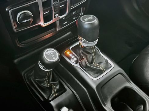 Used 2021 Jeep Wrangler Unlimited Sahara AWD/4WD image 16