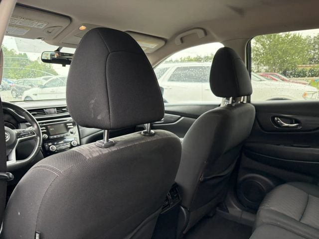 Used 2017 Nissan Rogue SV FWD image 19