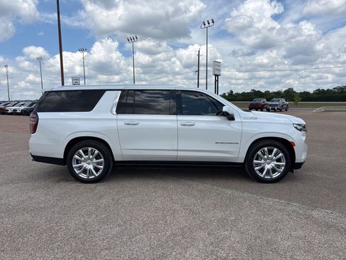Used 2024 Chevrolet Suburban High Country AWD/4WD image 7