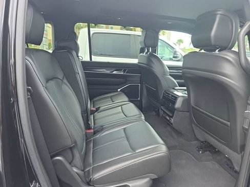 Used 2024 Jeep Wagoneer 4WD w/ Premium Group I image 13