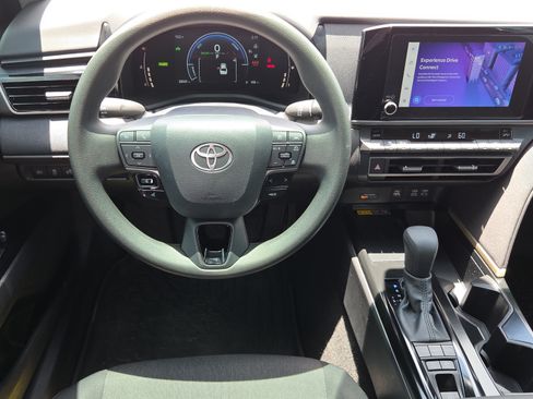 Used 2025 Toyota Camry LE FWD image 12