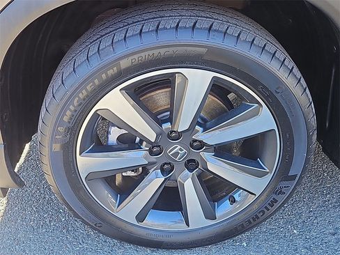 Used 2024 Honda Pilot Touring image 7