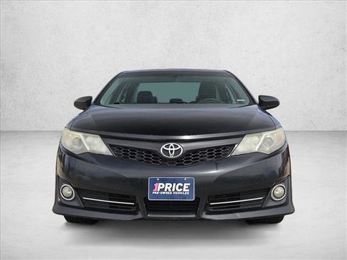 Used 2013 Toyota Camry SE w/ Convenience Pkg FWD image 2