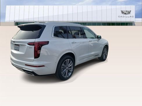 Used 2025 Cadillac XT6 Premium Luxury w/ Technology Package image 8