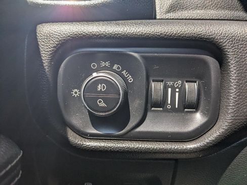 Used 2025 RAM 1500 Laramie AWD/4WD image 13
