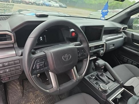 Used 2025 Toyota Tacoma TRD Sport AWD/4WD image 7