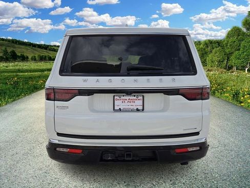 Certified 2023 Jeep Wagoneer L Series II RWD image 5