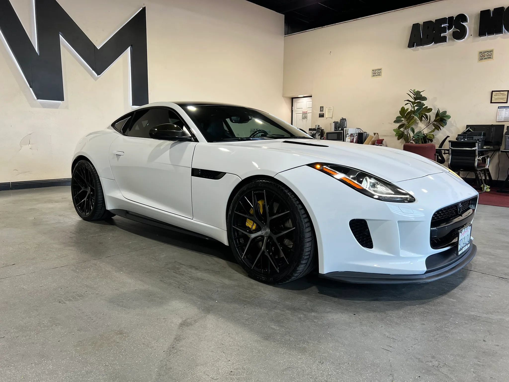 Used 2016 Jaguar F-TYPE S RWD image 3
