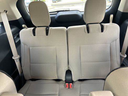 Used 2022 Ford Explorer XLT RWD image 16