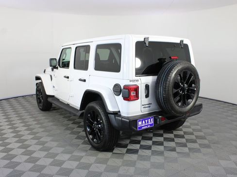 Used 2025 Jeep Wrangler Unlimited Sahara AWD/4WD image 21