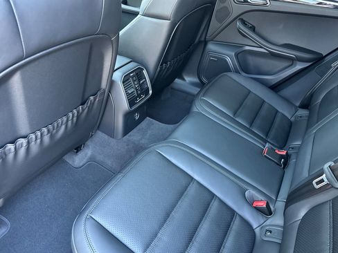 New 2026 Porsche Macan image 15