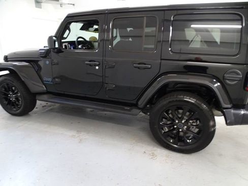 Certified 2025 Jeep Wrangler Unlimited Sahara AWD/4WD image 17