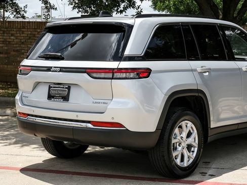 Used 2023 Jeep Grand Cherokee Limited AWD/4WD image 16