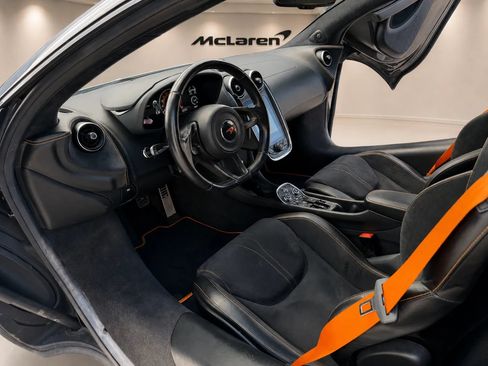 Used 2018 McLaren 570S Spider RWD image 15