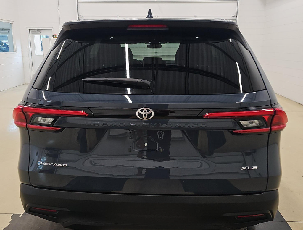 Used 2024 Toyota Grand Highlander AWD Hybrid image 5