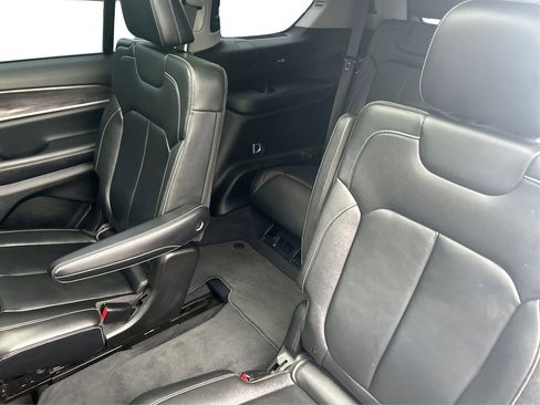 Used 2023 Jeep Grand Cherokee L Limited w/ Black Appearance Package image 20