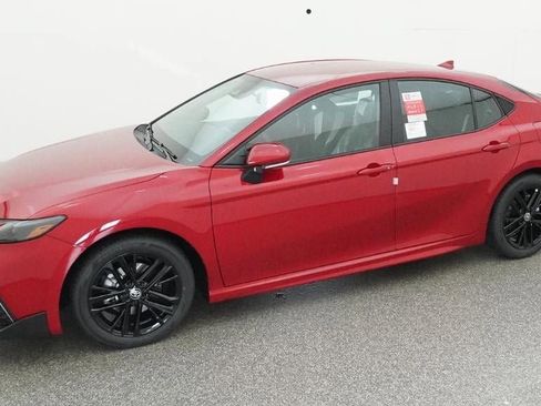 New 2026 Toyota Camry SE image 2