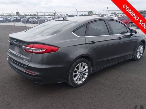 Used 2020 Ford Fusion SE FWD image 4