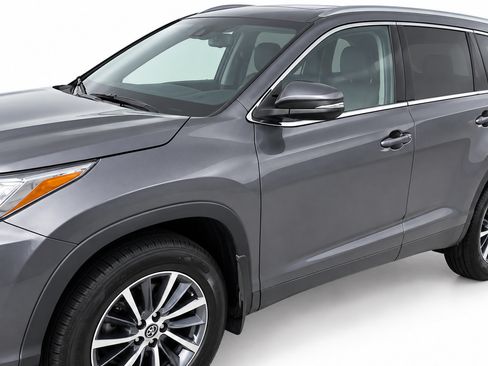 Used 2019 Toyota Highlander XLE AWD/4WD image 4