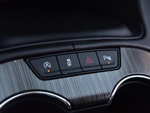 Used 2023 GMC Acadia SLT FWD image 19