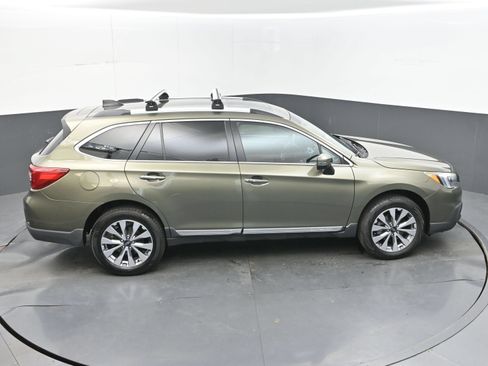 Used 2017 Subaru Outback 3.6R Touring AWD/4WD image 33