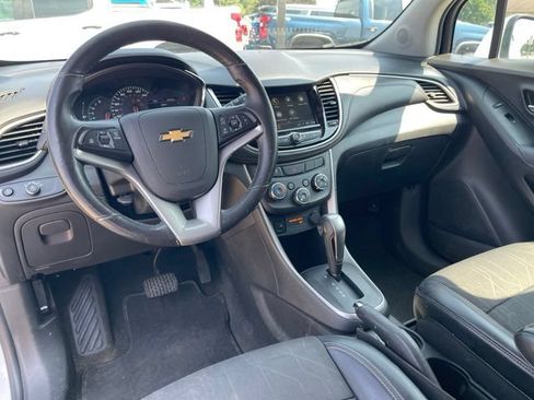 Used 2019 Chevrolet Trax LT w/ LT Convenience Package AWD/4WD image 12