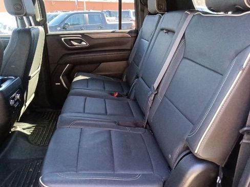 Used 2024 GMC Yukon XL SLT image 28