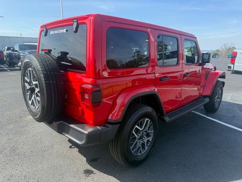 Used 2025 Jeep Wrangler Sahara image 5