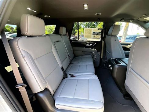 Used 2024 GMC Yukon SLT w/ SLT Luxury Package AWD/4WD image 20