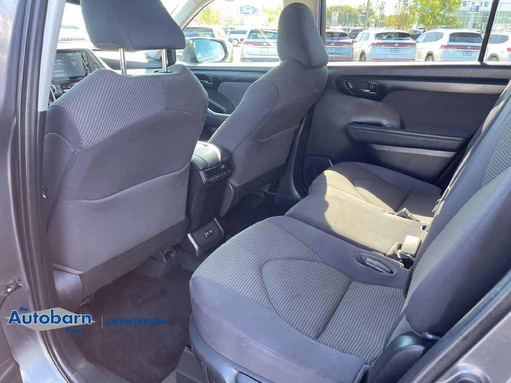 Used 2021 Toyota Highlander LE AWD/4WD image 25