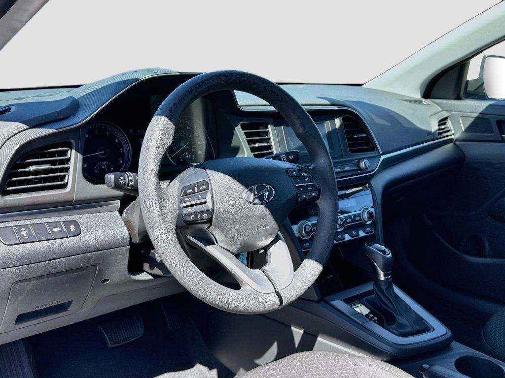 Used 2020 Hyundai Elantra SE w/ Cargo Package (C1) FWD image 10