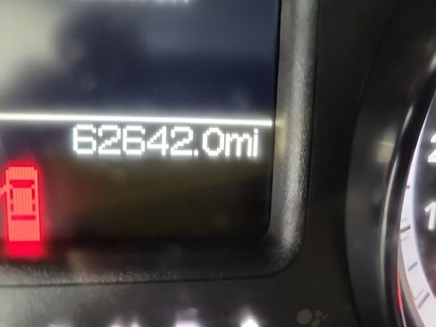 Used 2022 RAM 1500 Classic SLT image 9