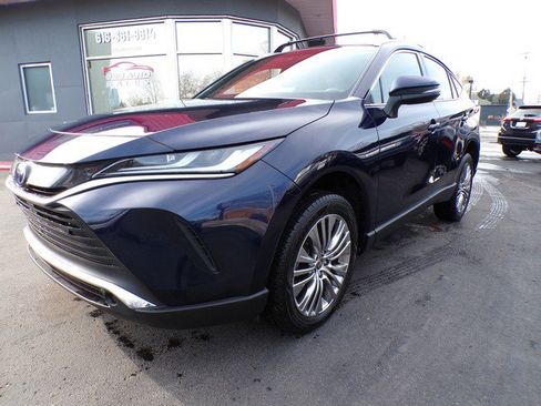 Used 2022 Toyota Venza XLE image 8