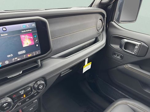New 2025 Jeep Wrangler Unlimited Rubicon 392 image 32