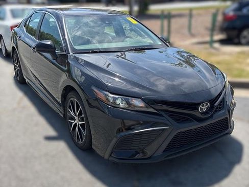 Used 2021 Toyota Camry SE FWD image 1