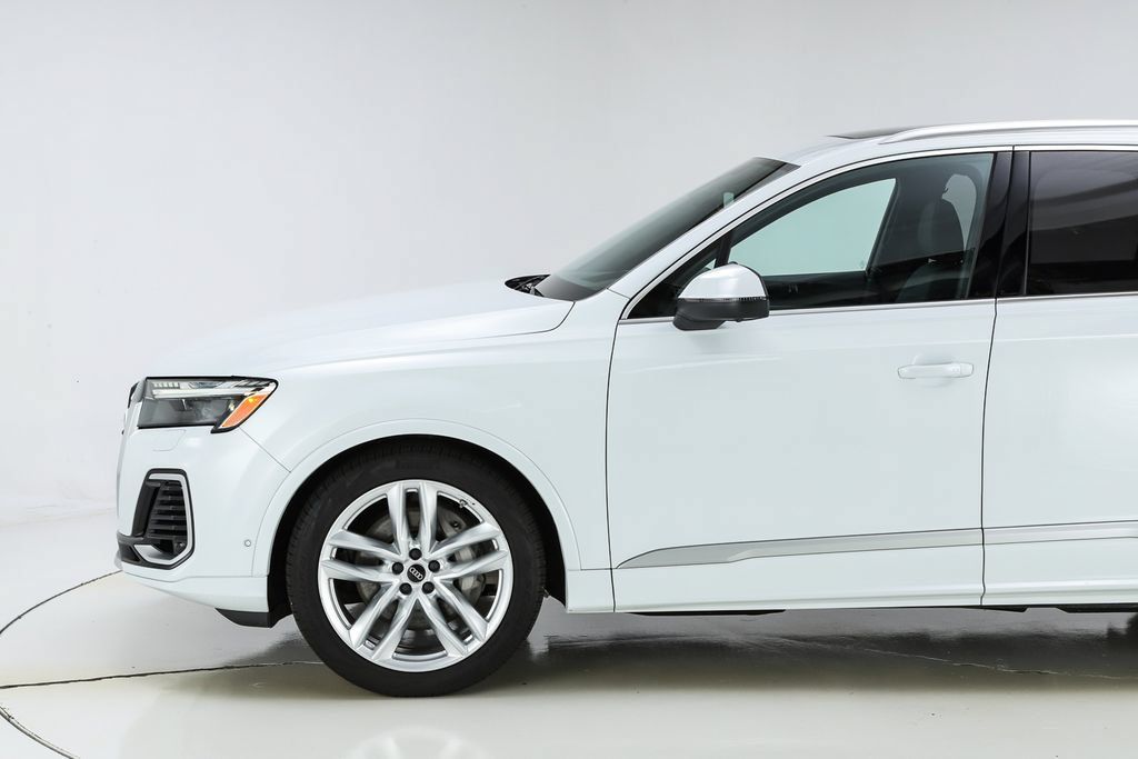 Used 2025 Audi Q7 3.0T Prestige w/ Prestige Package AWD/4WD image 6