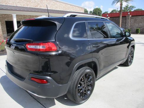 Used 2017 Jeep Cherokee Limited w/ Luxury Group FWD image 29