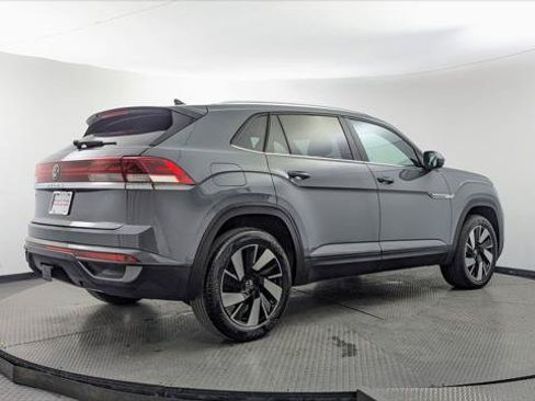 Used 2024 Volkswagen Atlas Cross Sport SE FWD image 8