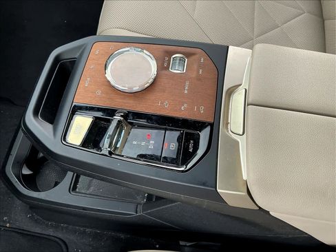 Used 2023 BMW iX xDrive50 w/ Premium Package image 17